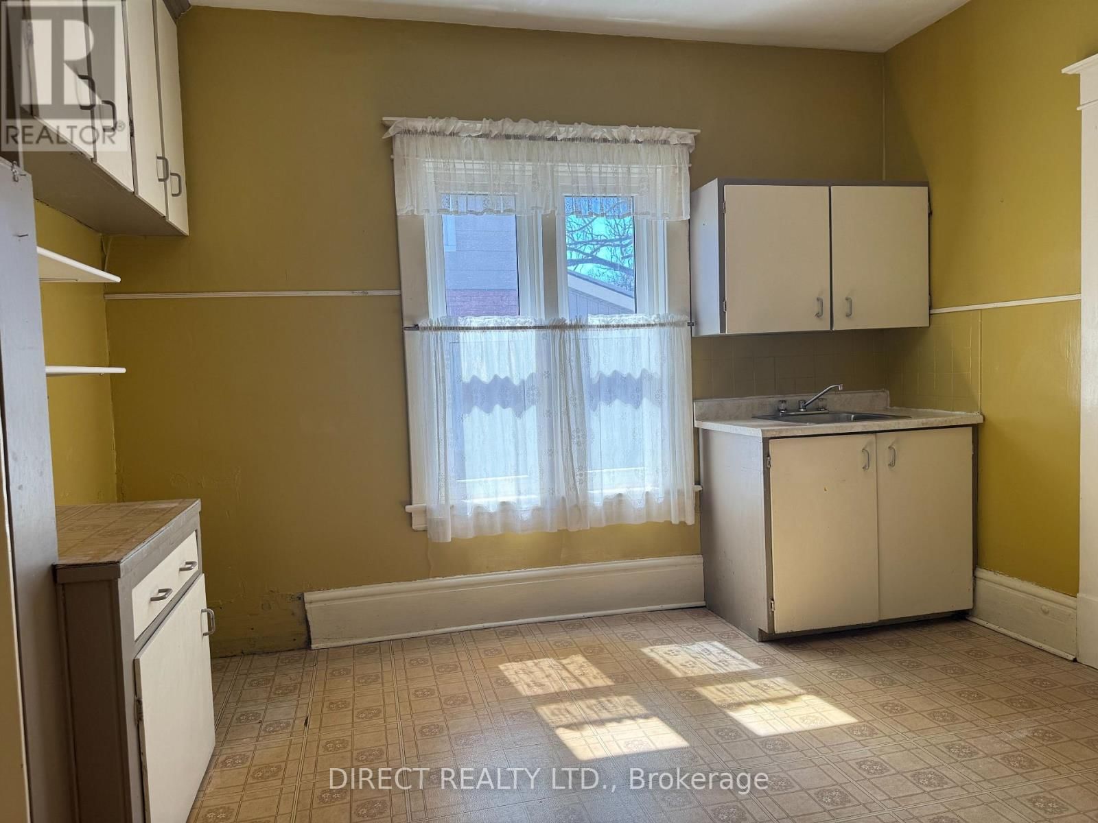 298 BLEECKER AVENUE Image 10