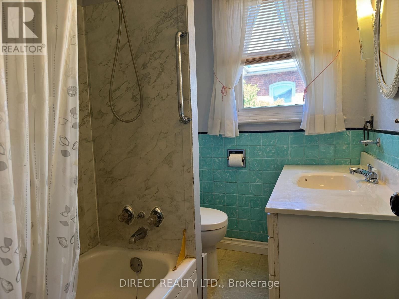 298 BLEECKER AVENUE Image 18