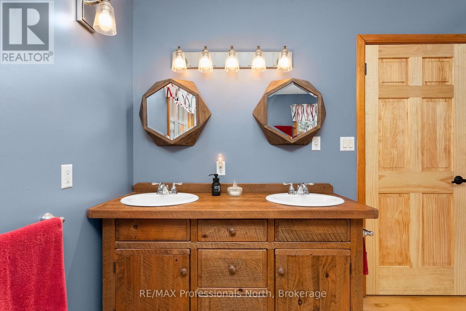 3 - 2901 LIMBERLOST ROAD Image 32