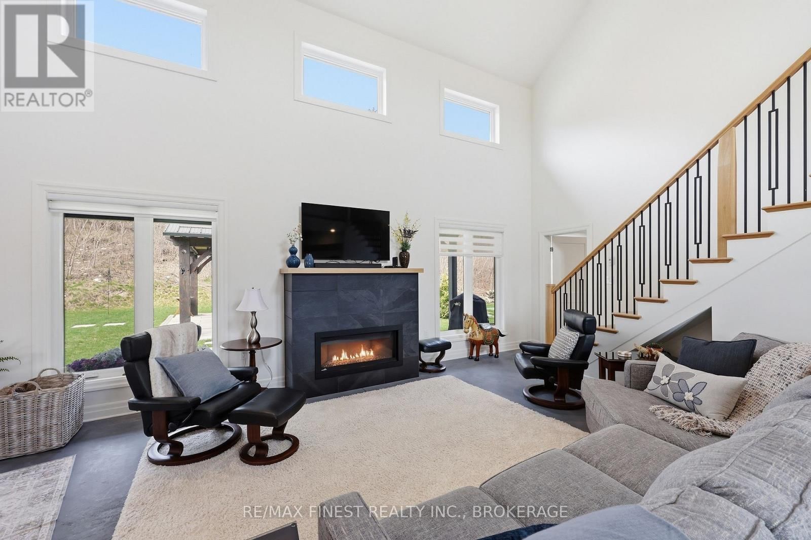 1033 KONA CRESCENT Image 11