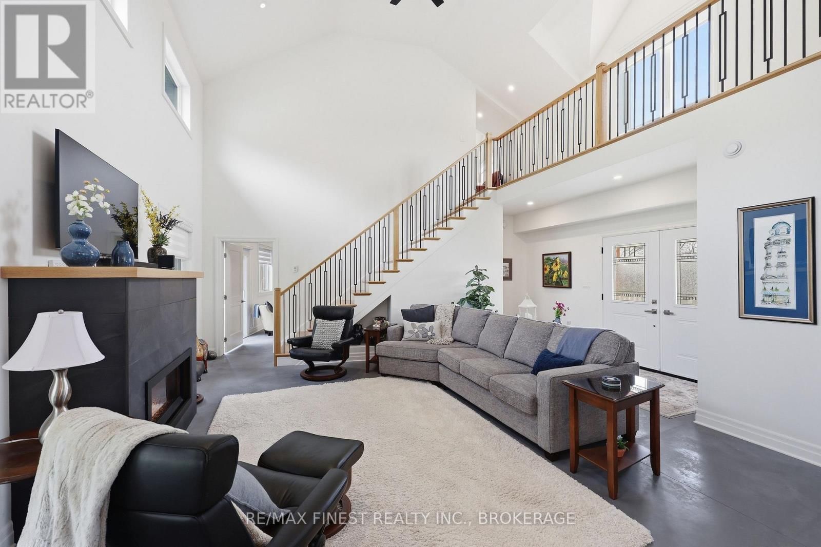 1033 KONA CRESCENT Image 12