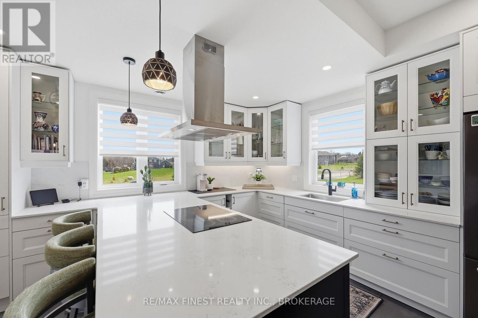 1033 KONA CRESCENT Image 19