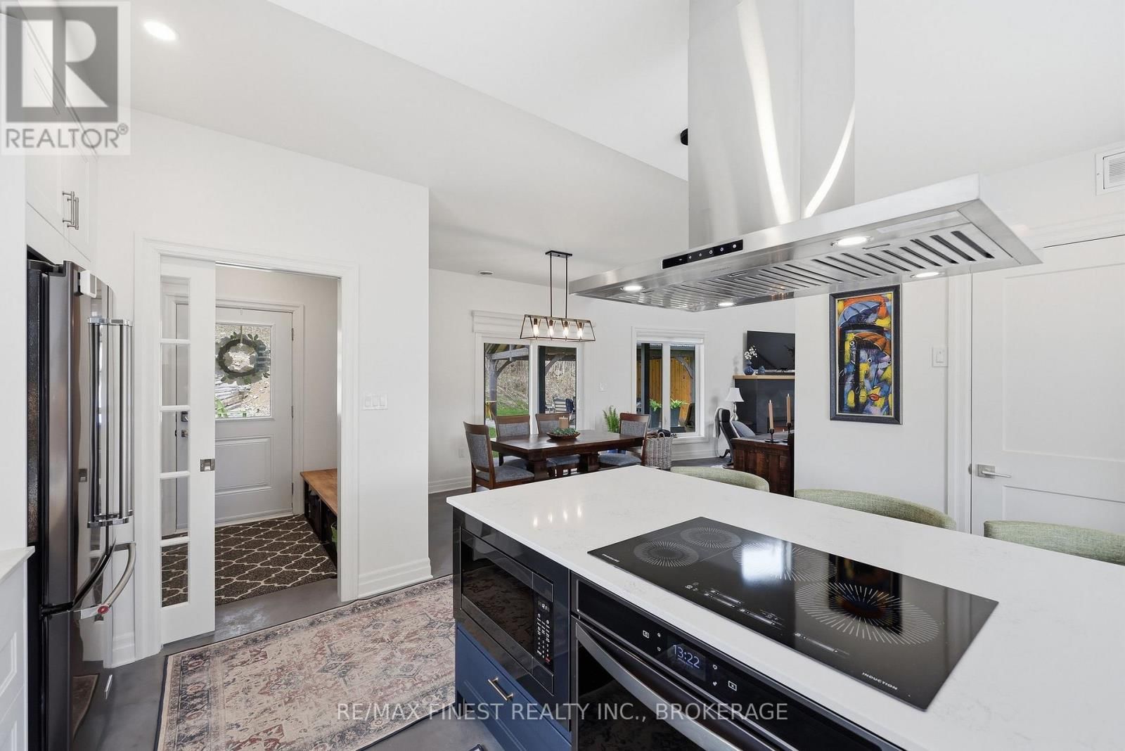 1033 KONA CRESCENT Image 22