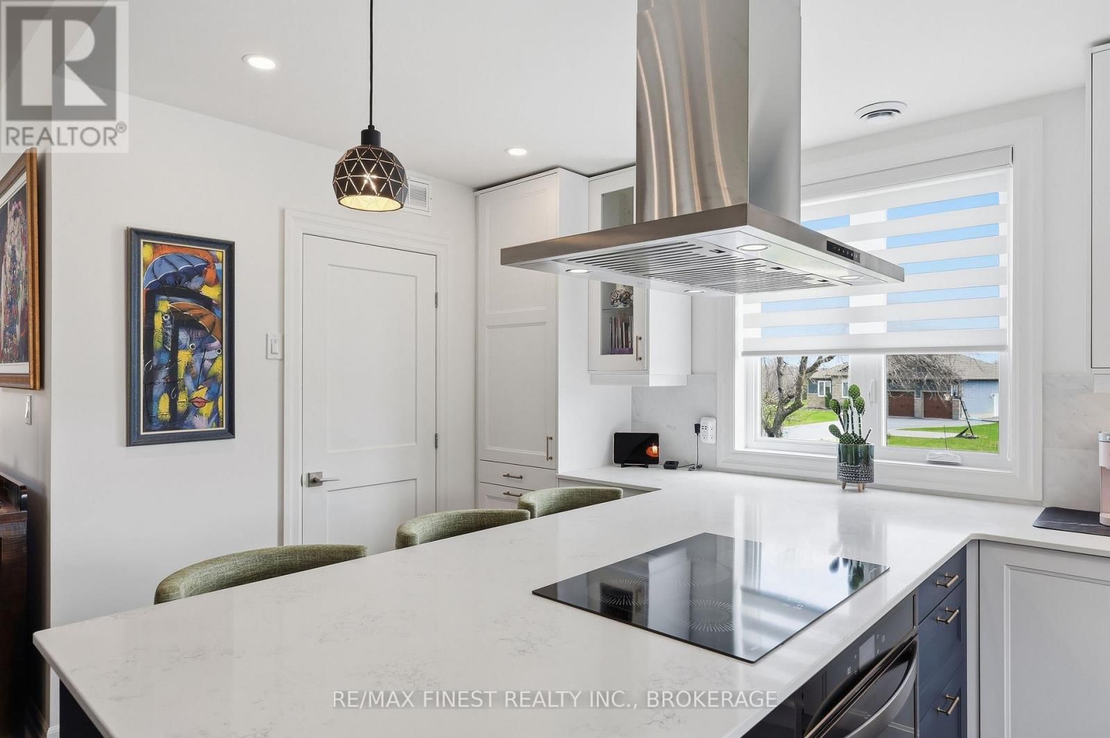 1033 KONA CRESCENT Image 24