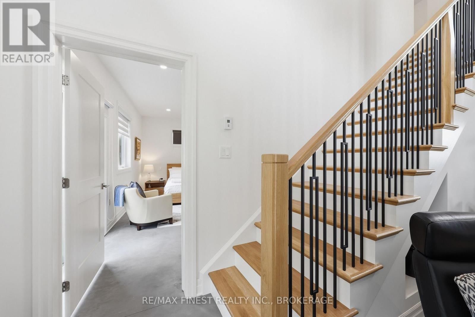 1033 KONA CRESCENT Image 26