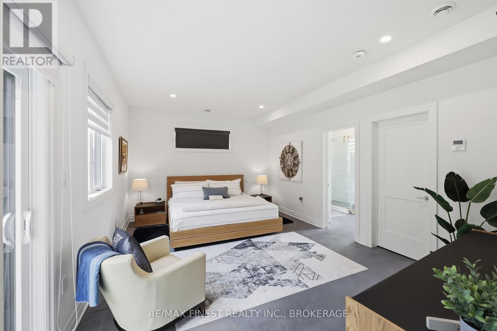 1033 KONA CRESCENT Image 27