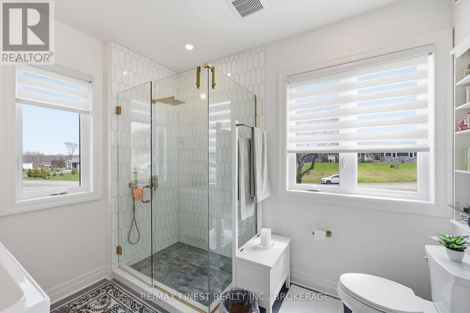 1033 KONA CRESCENT Image 29