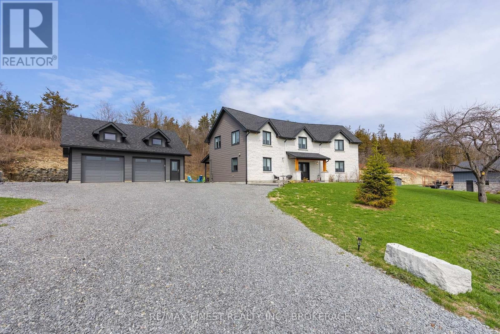 1033 KONA CRESCENT Image 3