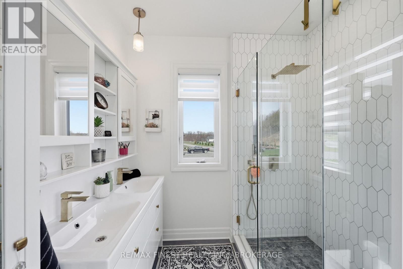 1033 KONA CRESCENT Image 30