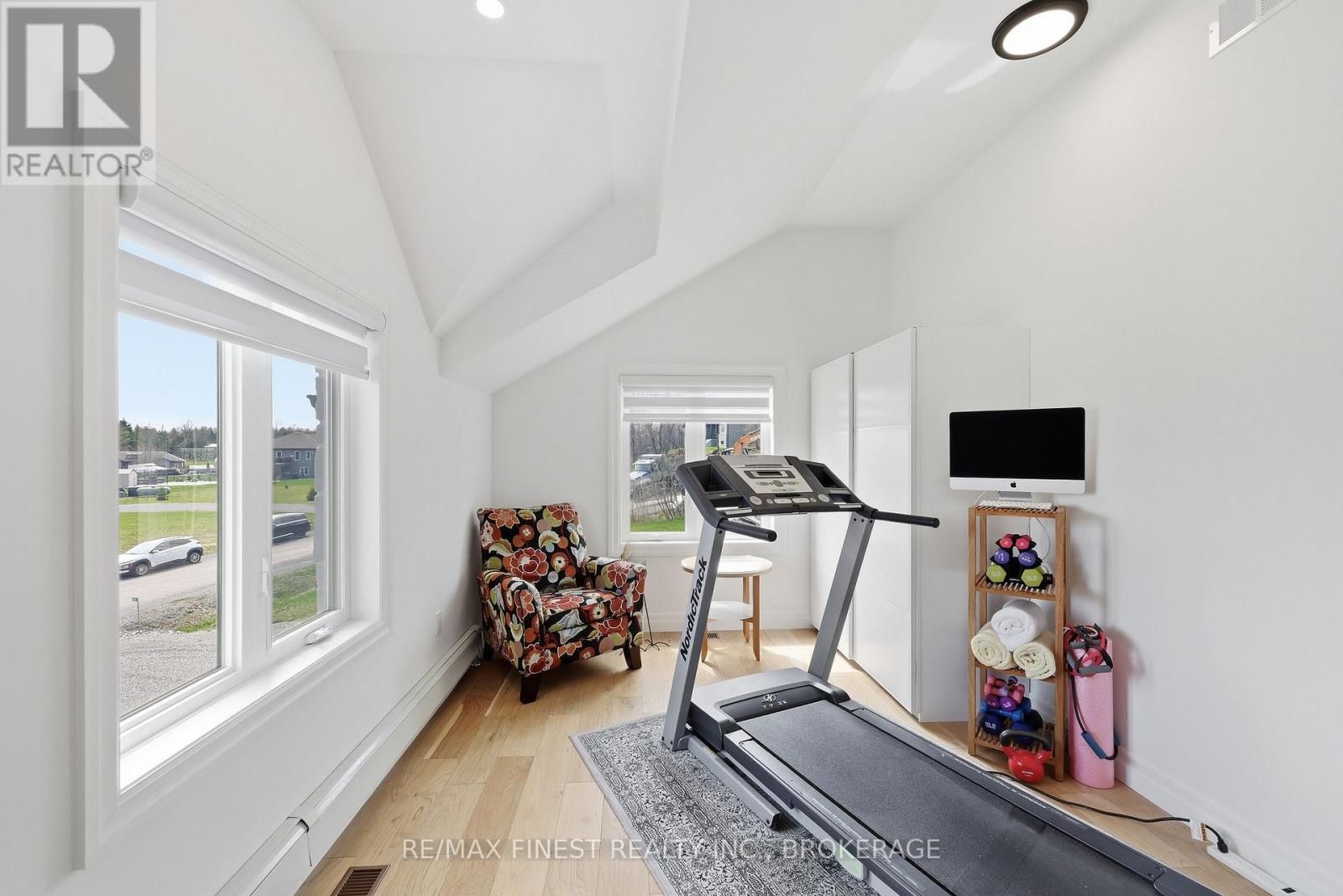 1033 KONA CRESCENT Image 35