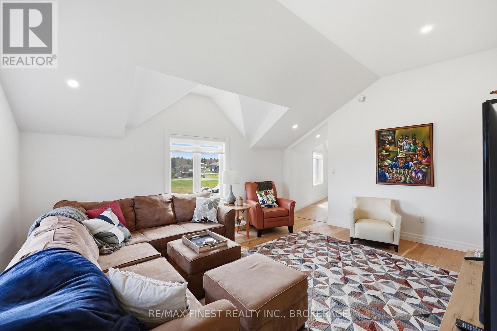 1033 KONA CRESCENT Image 39