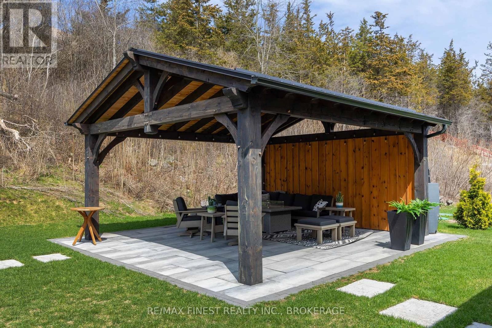 1033 KONA CRESCENT Image 46