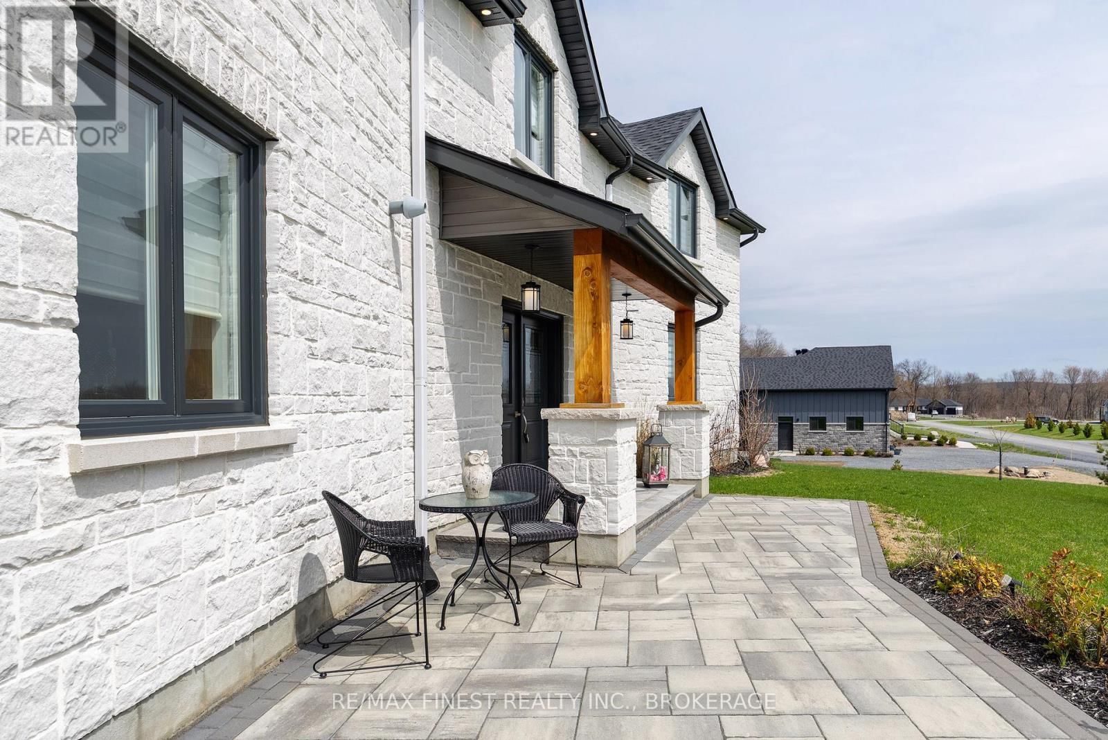 1033 KONA CRESCENT Image 8