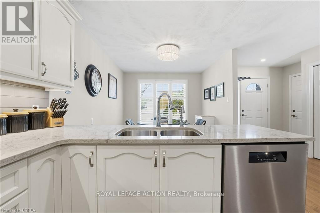 31 - 53 HERON'S LANDING Image 8