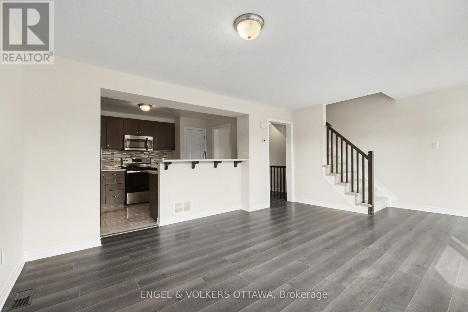 575 ROUNDLEAF WAY Image 12