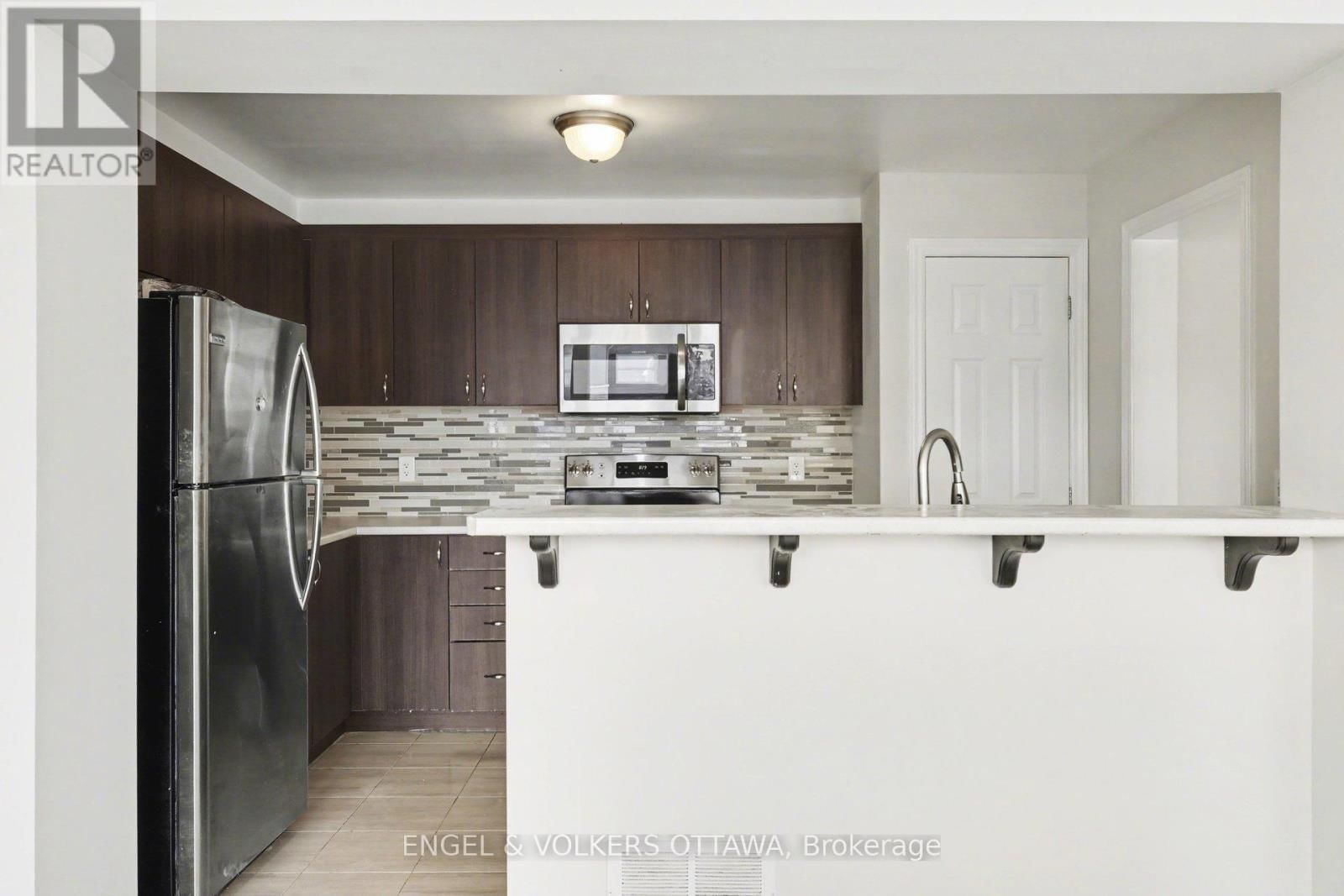 575 ROUNDLEAF WAY Image 14