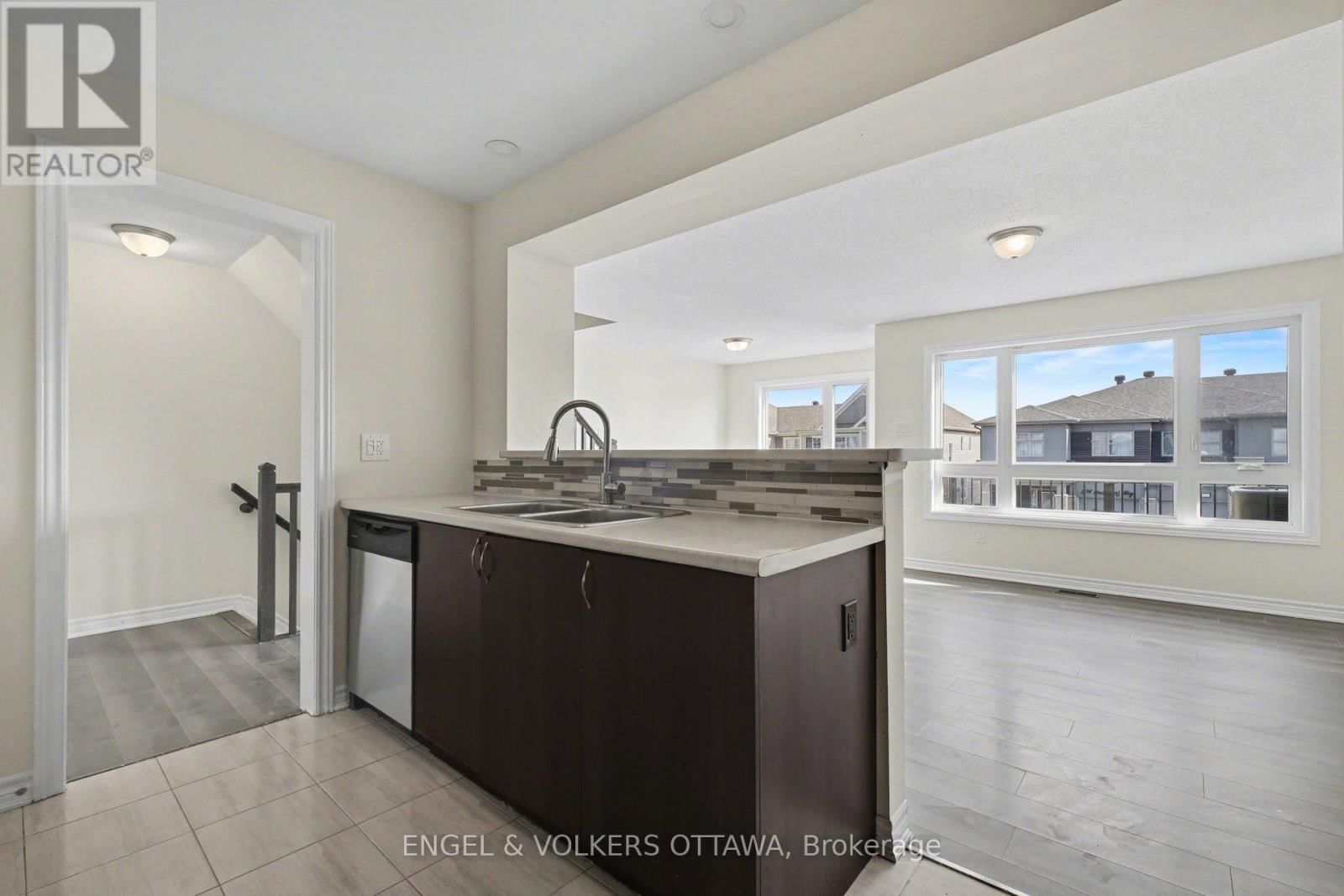 575 ROUNDLEAF WAY Image 15