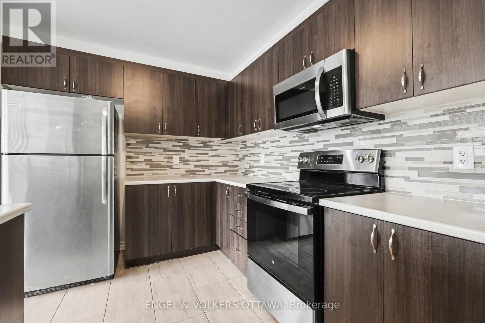 575 ROUNDLEAF WAY Image 16