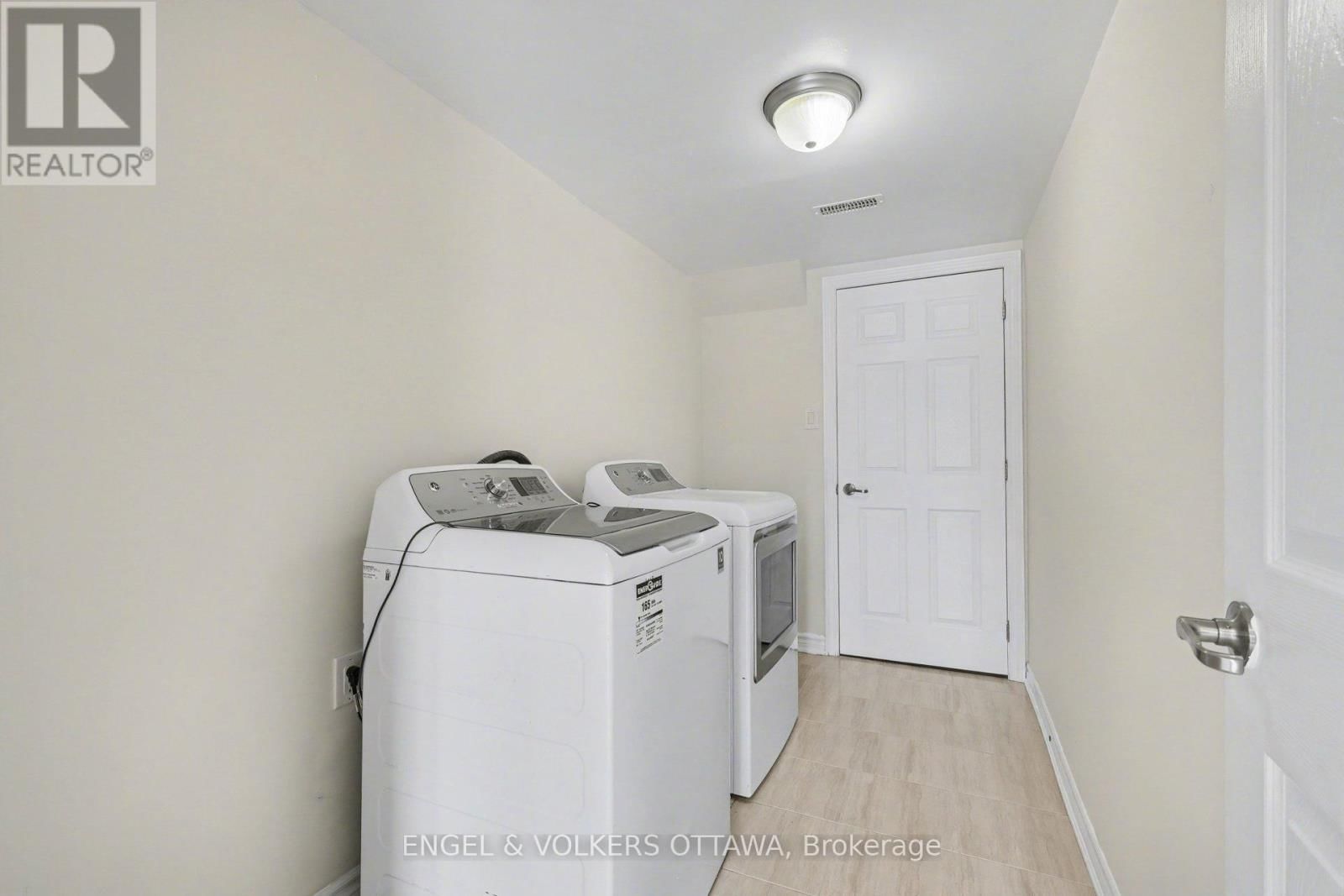 575 ROUNDLEAF WAY Image 18