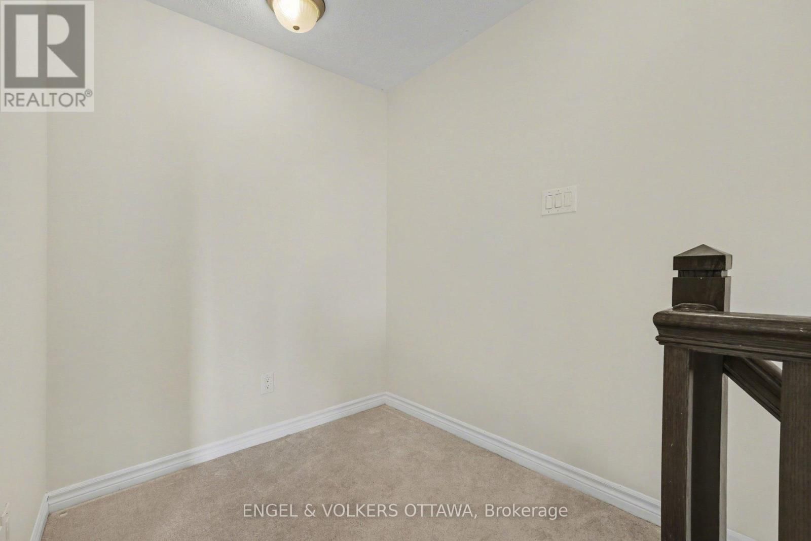 575 ROUNDLEAF WAY Image 19