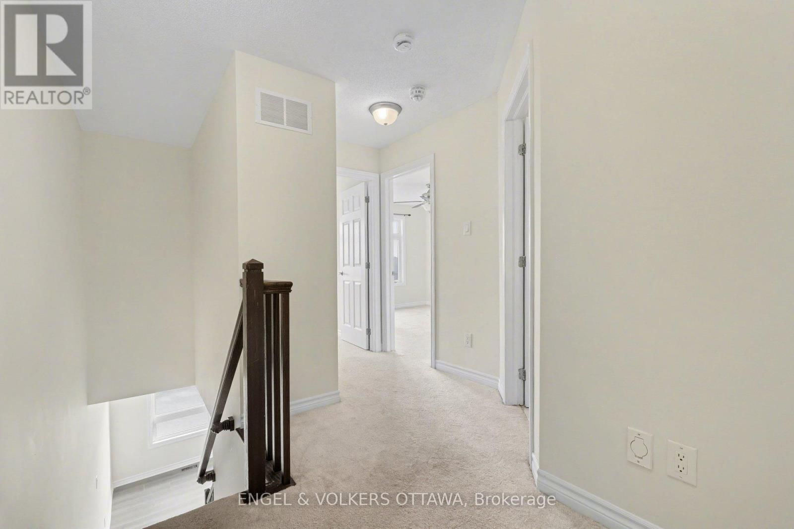 575 ROUNDLEAF WAY Image 20