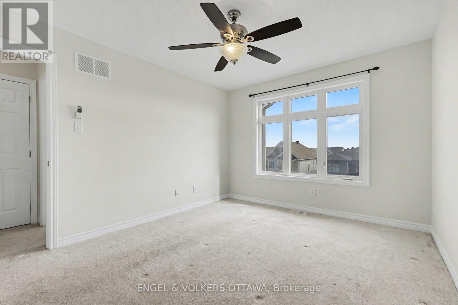 575 ROUNDLEAF WAY Image 23