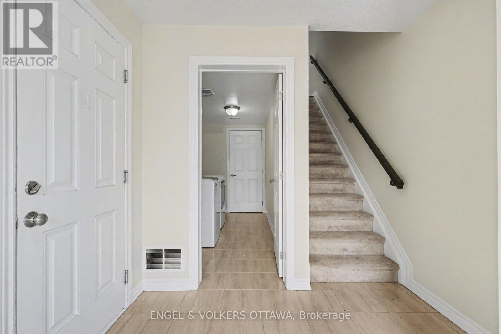 575 ROUNDLEAF WAY Image 5