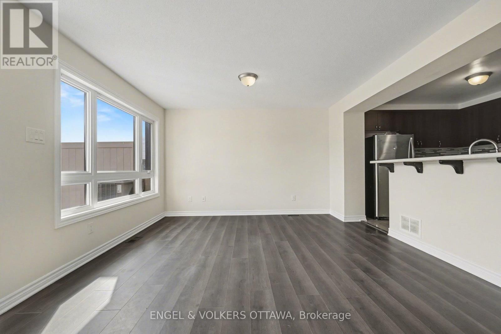 575 ROUNDLEAF WAY Image 6