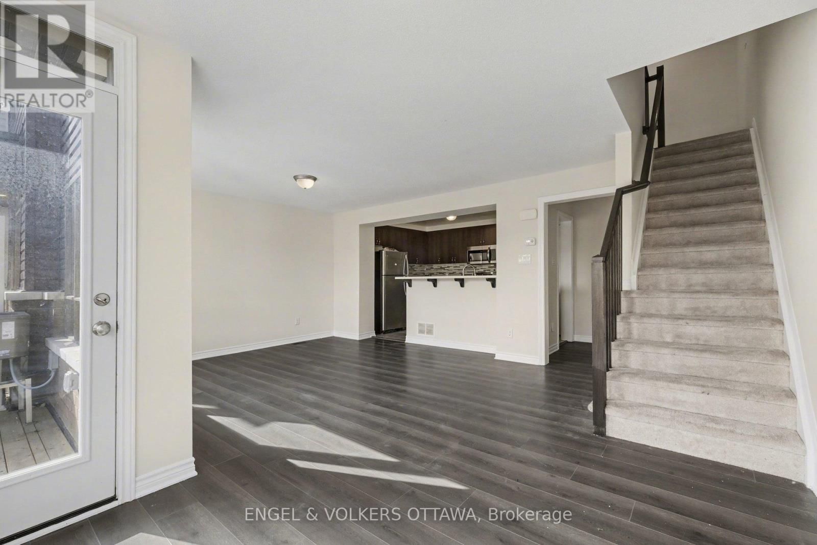 575 ROUNDLEAF WAY Image 7