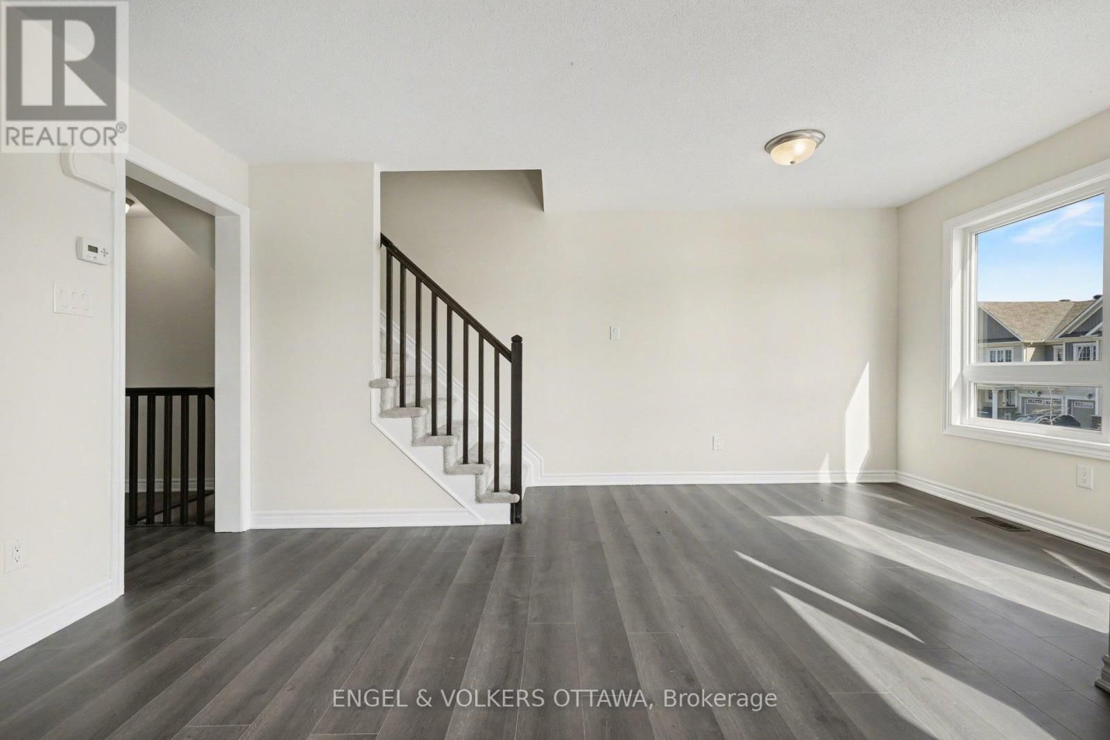 575 ROUNDLEAF WAY Image 8