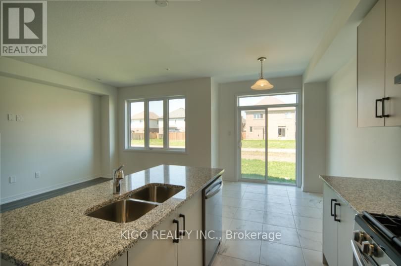 139 VELVET WAY Image 15