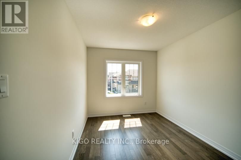 139 VELVET WAY Image 30