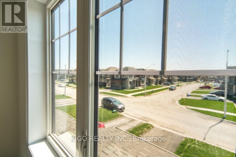 139 VELVET WAY Image 32