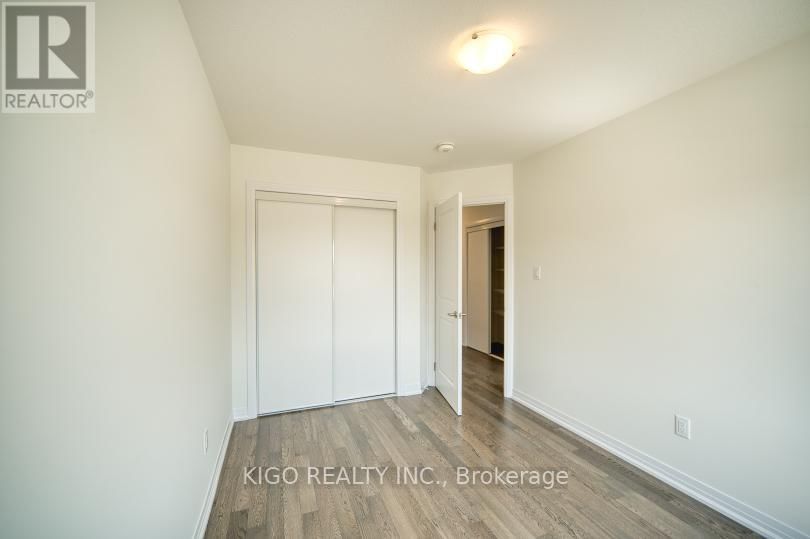 139 VELVET WAY Image 33