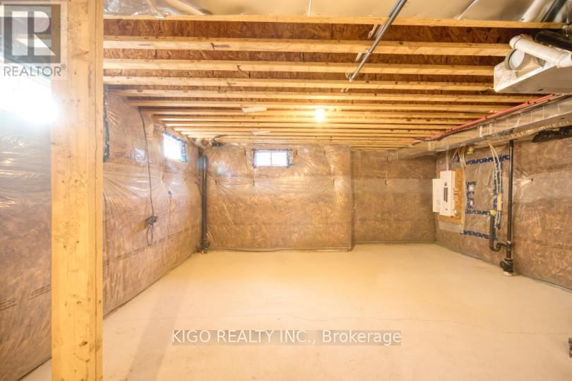 139 VELVET WAY Image 34