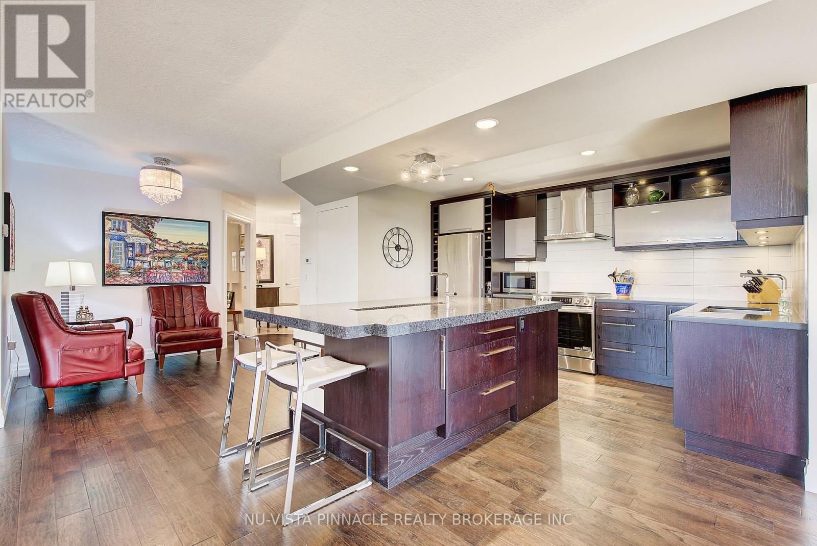 1203 - 250 PALL MALL STREET Image 3