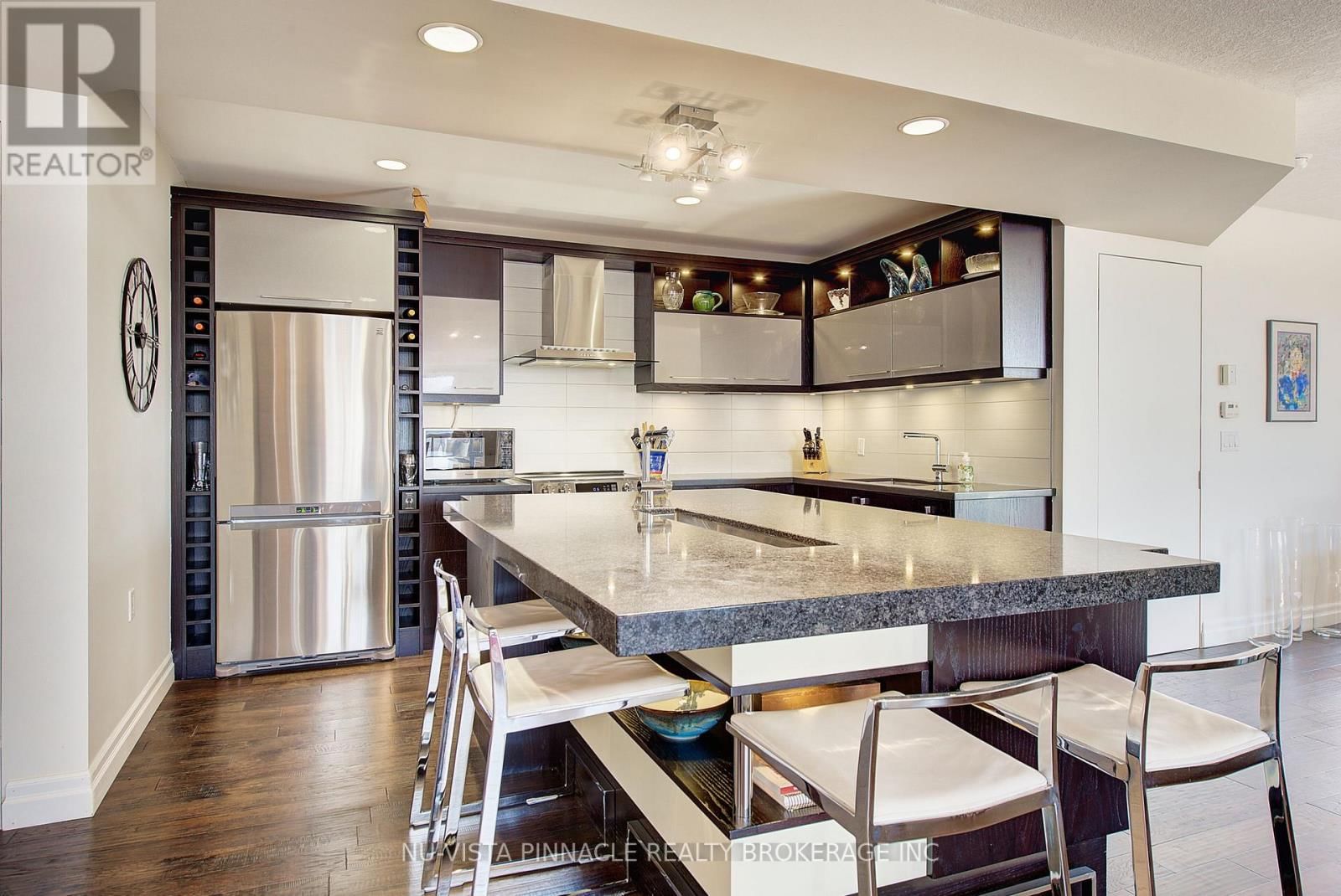 1203 - 250 PALL MALL STREET Image 5