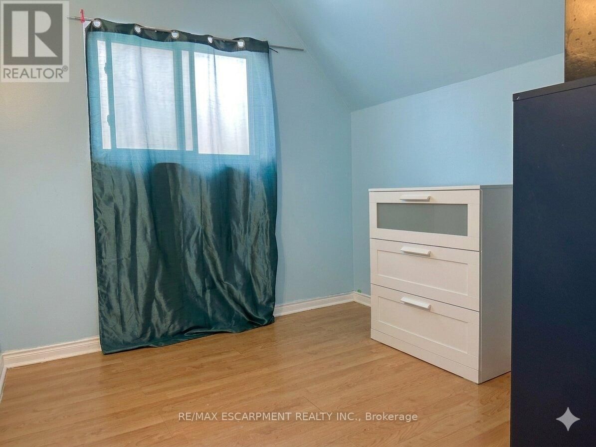 54 EDINBURGH AVENUE Image 17