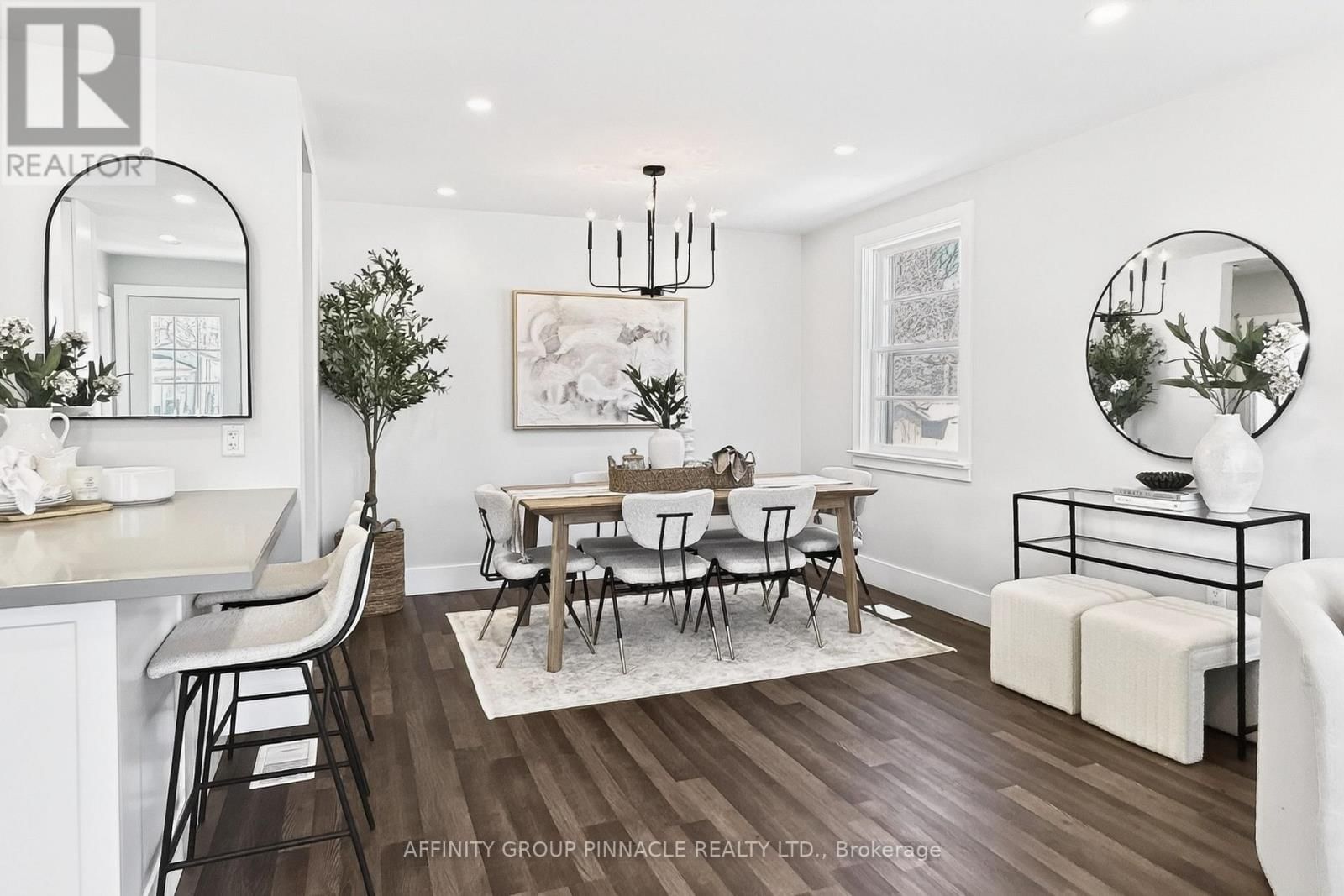 162 UNIVERSITY AVENUE EAST Image 14