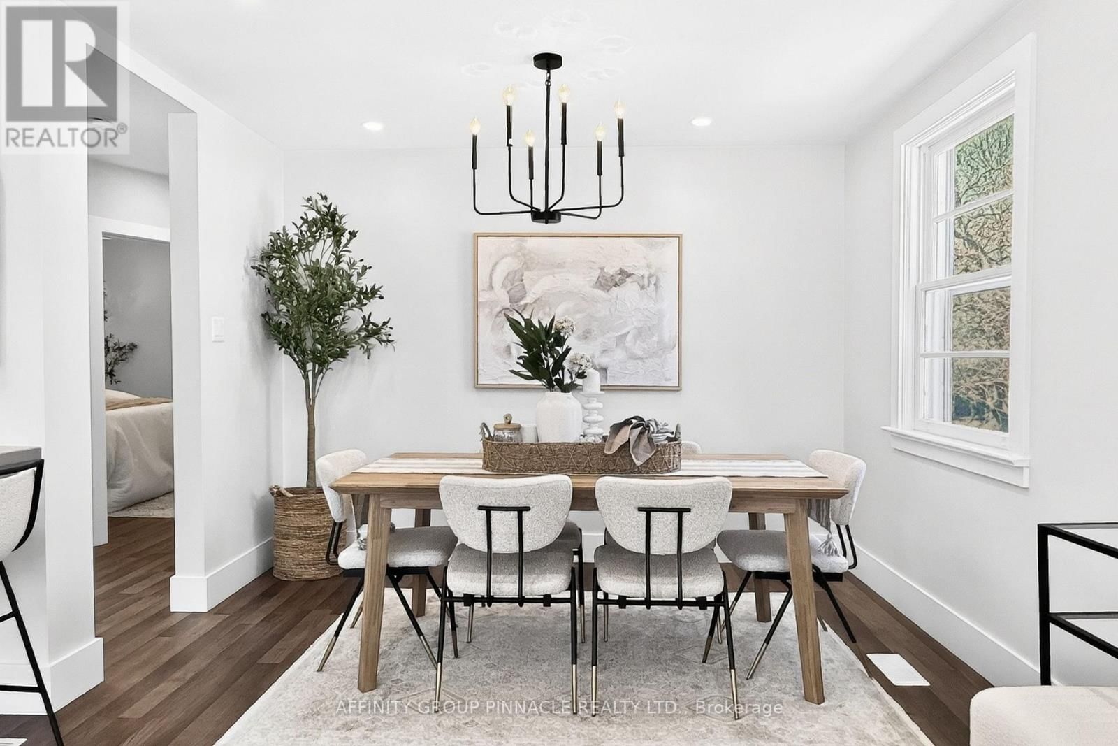 162 UNIVERSITY AVENUE EAST Image 15