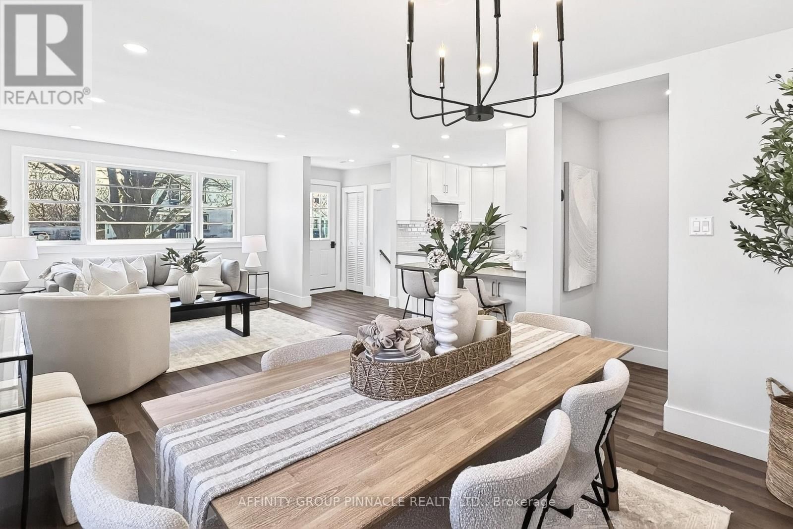 162 UNIVERSITY AVENUE EAST Image 16