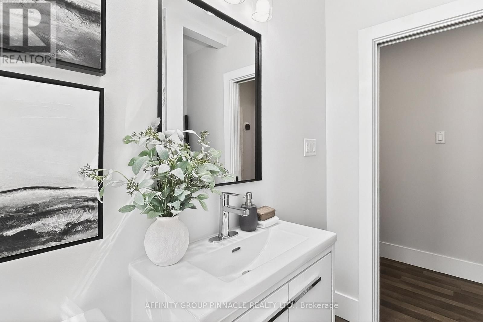 162 UNIVERSITY AVENUE EAST Image 18