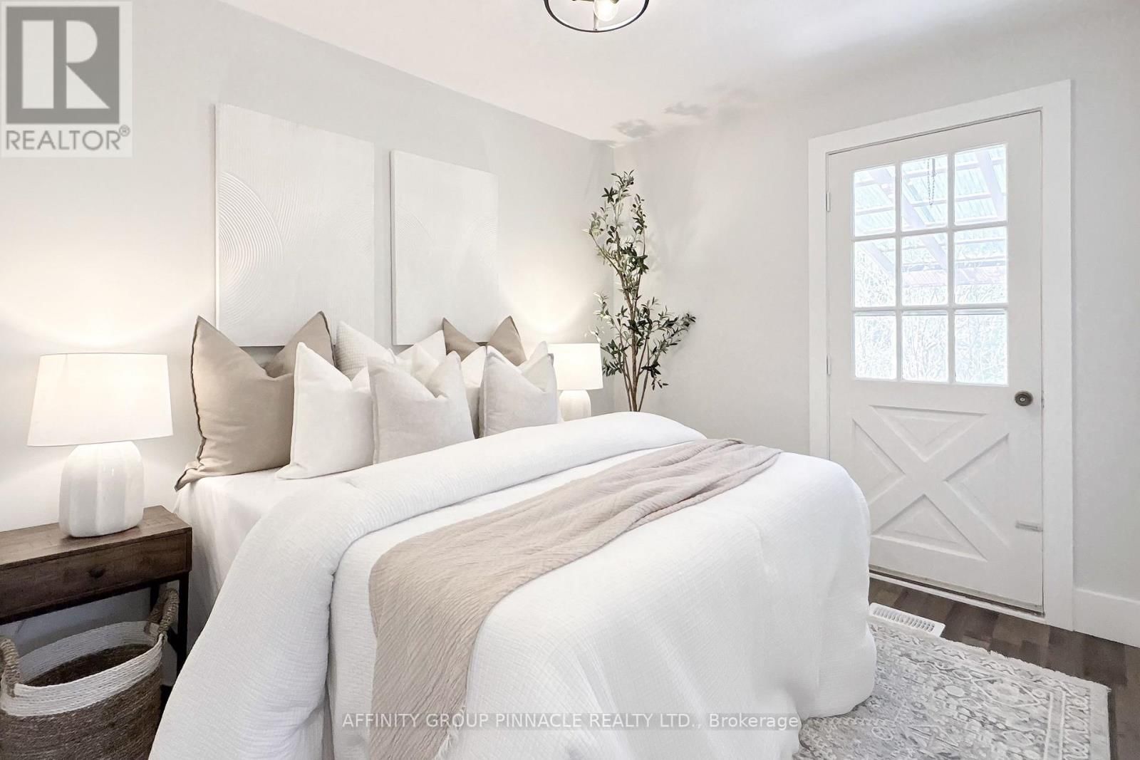 162 UNIVERSITY AVENUE EAST Image 19