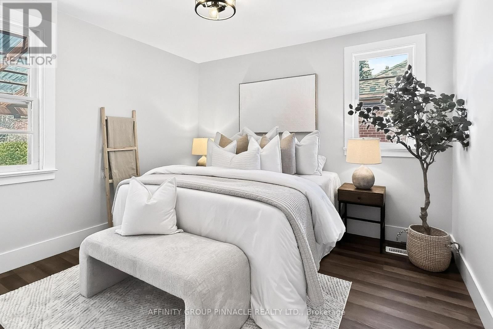 162 UNIVERSITY AVENUE EAST Image 21