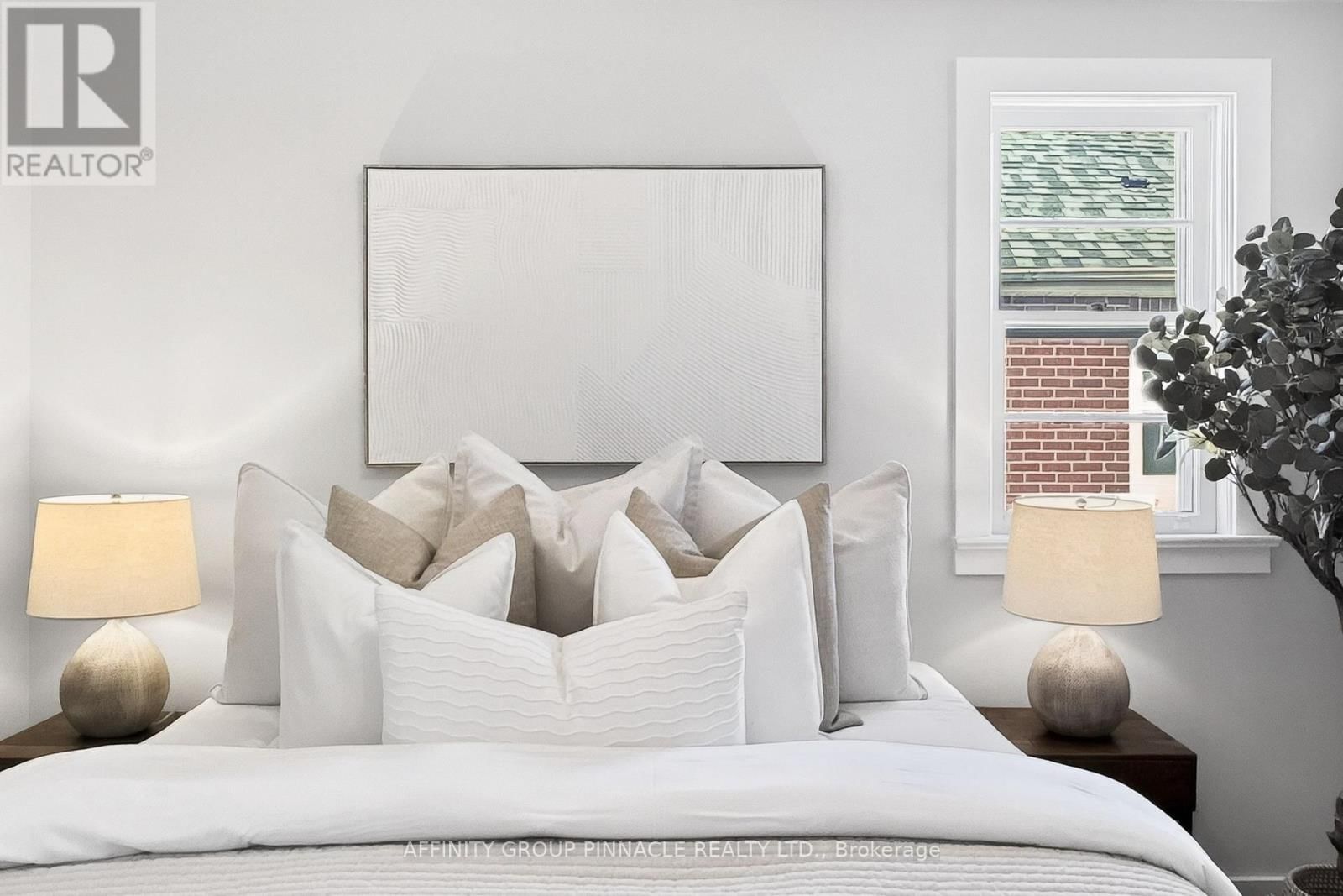 162 UNIVERSITY AVENUE EAST Image 22