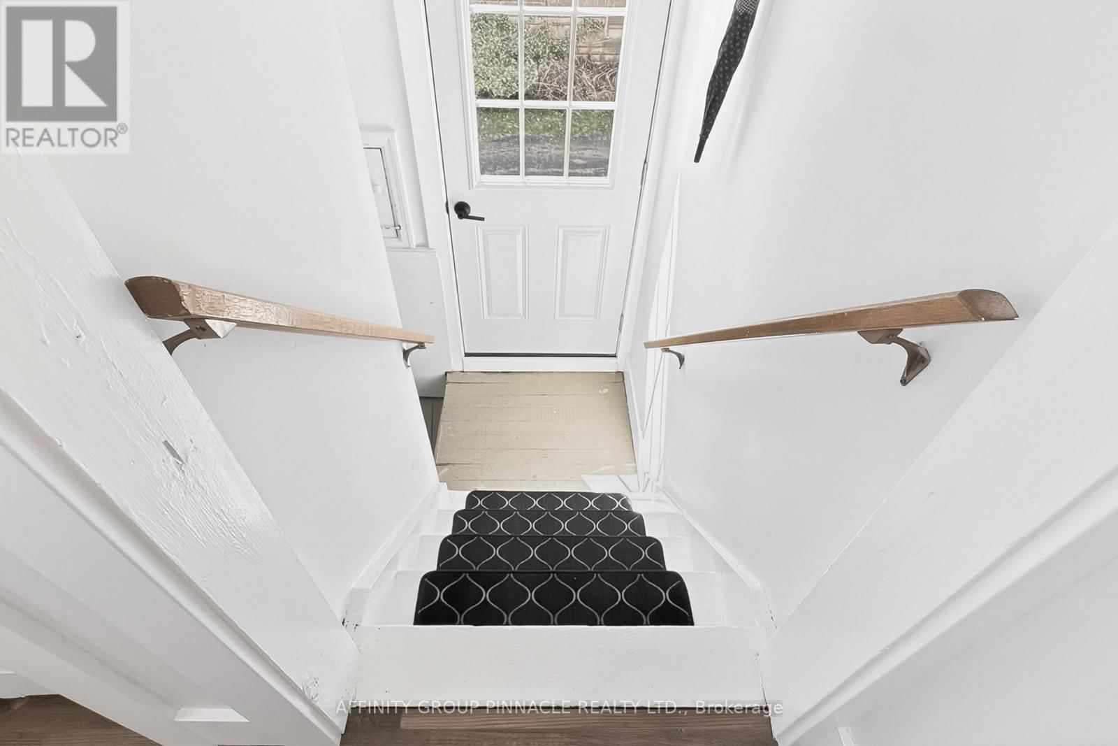 162 UNIVERSITY AVENUE EAST Image 25