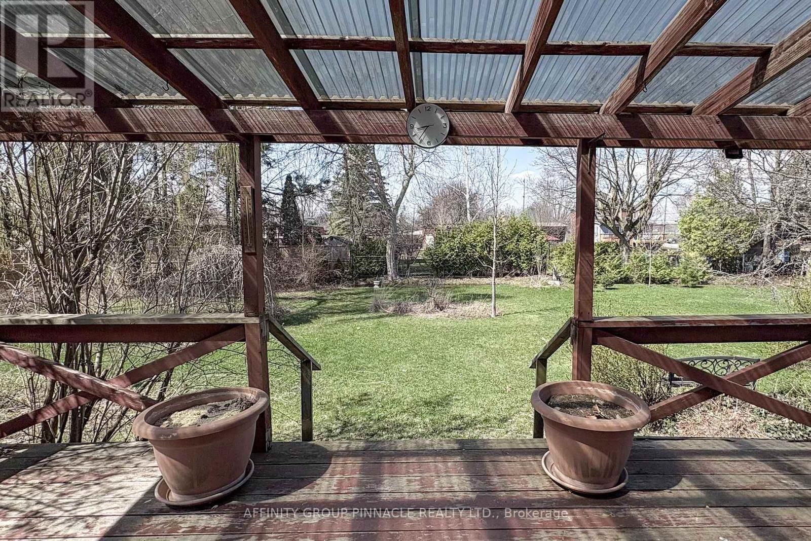 162 UNIVERSITY AVENUE EAST Image 26