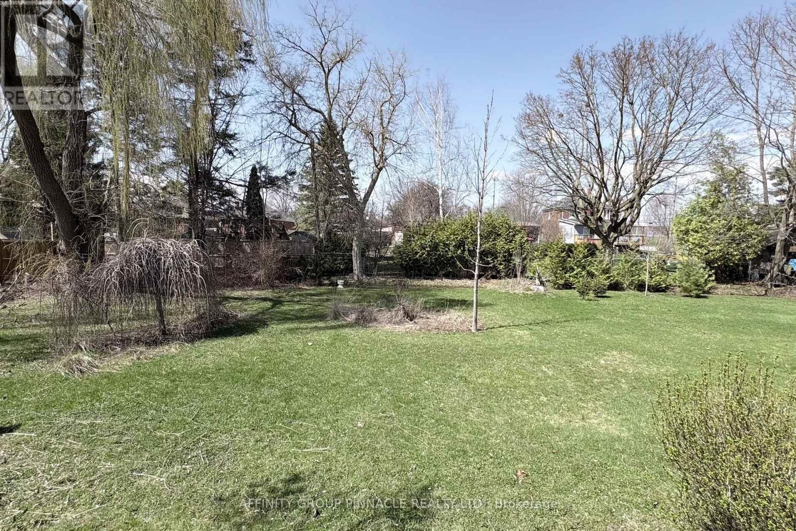 162 UNIVERSITY AVENUE EAST Image 28