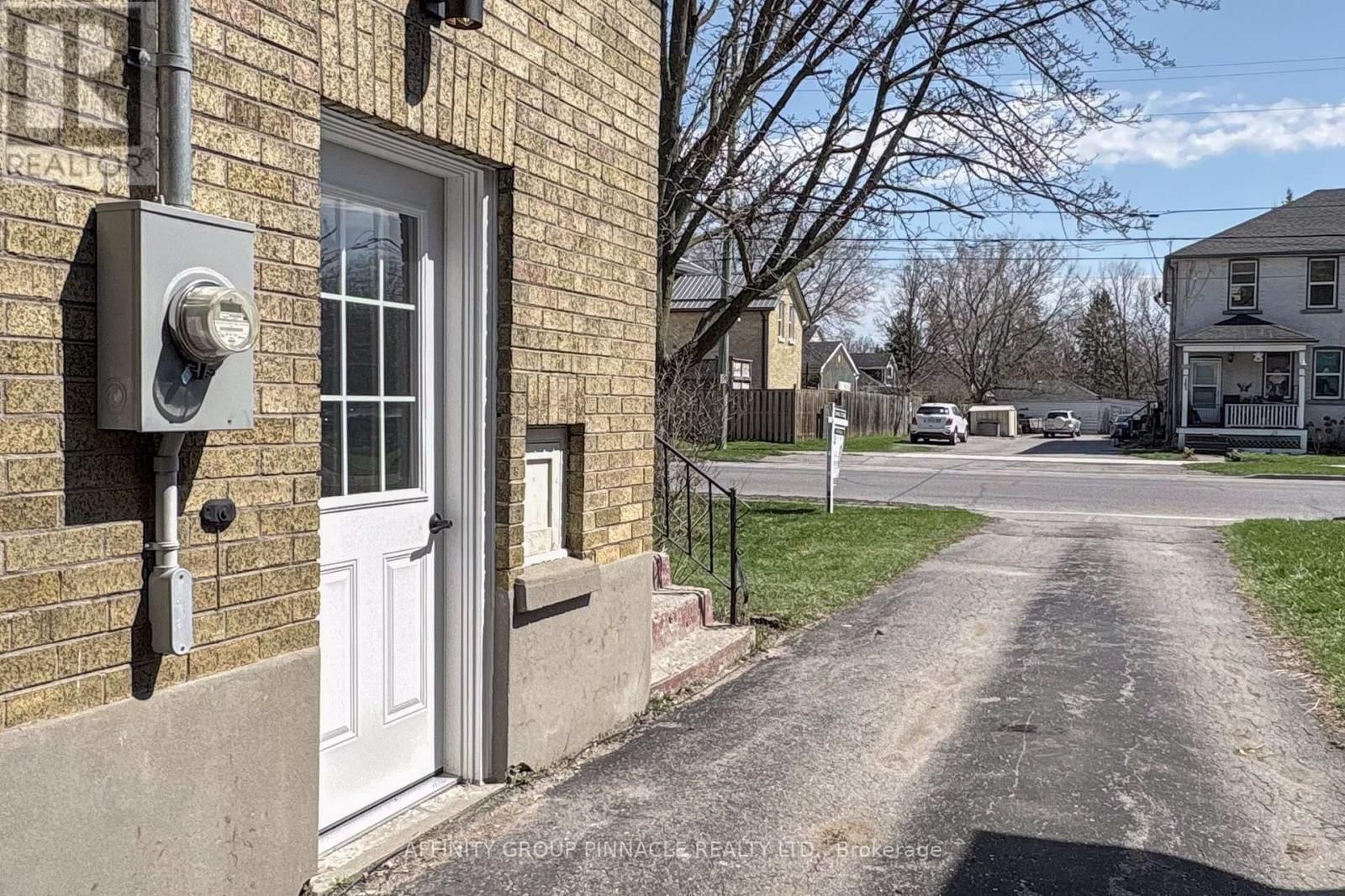 162 UNIVERSITY AVENUE EAST Image 29