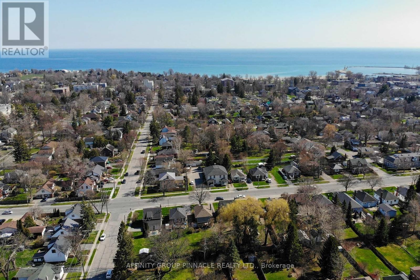 162 UNIVERSITY AVENUE EAST Image 32